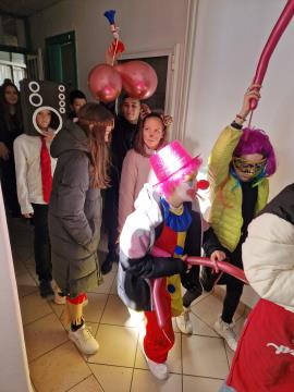 Maškare na obisku 6